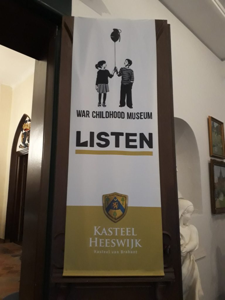 Tentoonstelling LISTEN van het War Childhood Museum in Kasteel Heeswijk